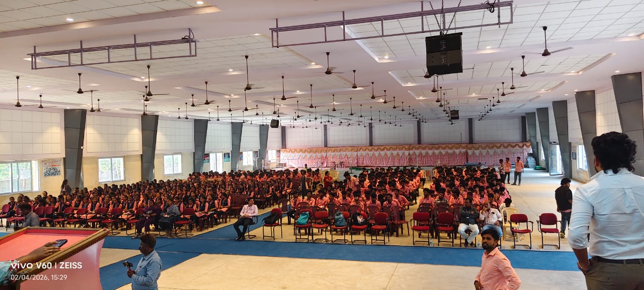 Chief Guests Reviewing Projects